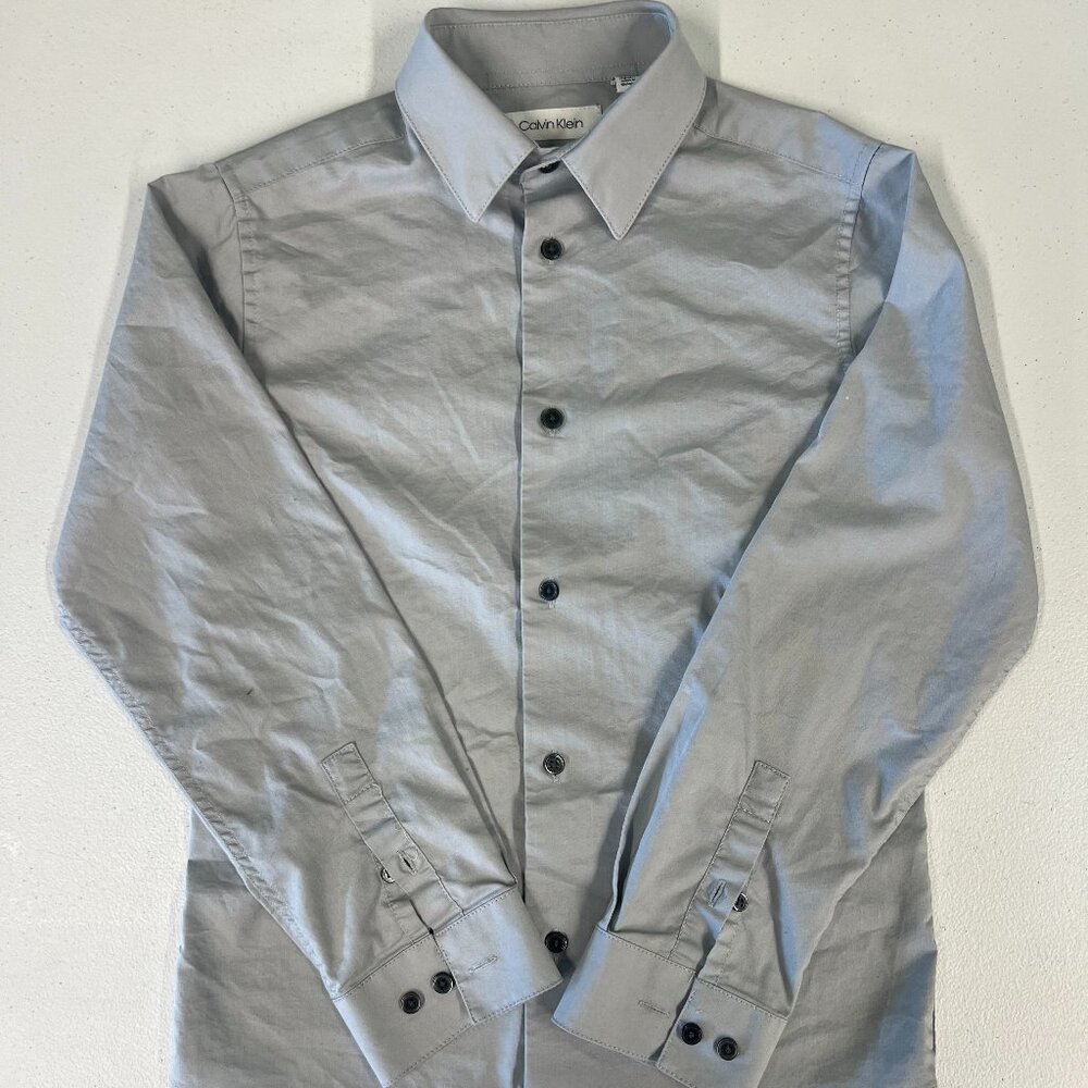 Boys Calvin Klein boys' button-up dress shirt. Size 10